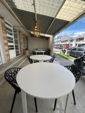 Outdoor dining - Hotel Ava Collection (Bogotá)