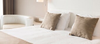 Modern Haven w/Spa Access | Nature Reserves, Local Attractions | Onsite Dining