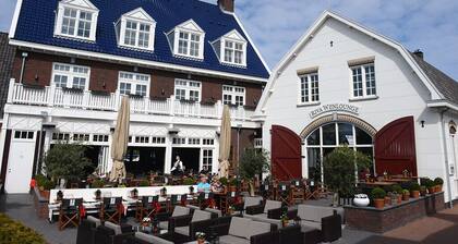 2 Relaxing Haven Near Naarderbos Trails, Nature Reserve & Cultural Attractions
