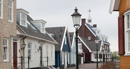Charming Huizen Stay | Gooimeer Lake & Naarderbos Trails & Cultural Landmarks
