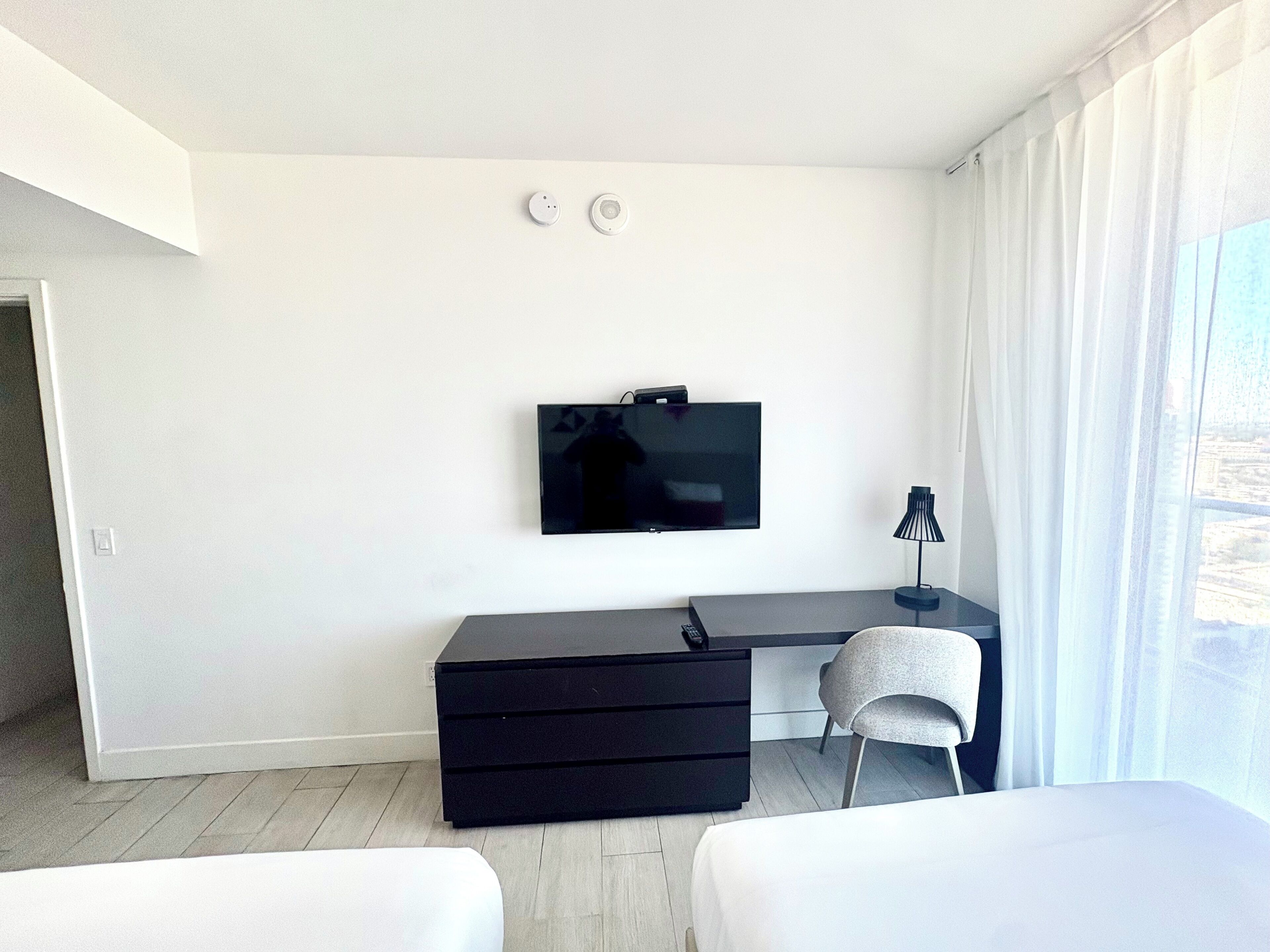 WiFi, bed sheets