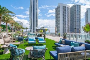 Terrace/patio - 3-bedroom At Hyde Beach House Hollywood With Gym, Beach & Pool Service (Hollywood)