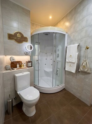 Free toiletries, hair dryer, slippers, towels - Grand Liman Hotel (Baku)