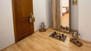Căn hộ Cao cấp, ban công, quang cảnh biển | Két bảo mật tại phòng, bàn, khu vực làm việc phù hợp cho laptop