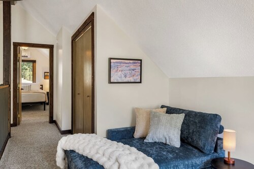 Forest Road Haven: 3 King BR-GameRoom-HotTub-Sauna