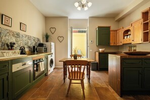 Private kitchen - Nadia's Cottage - One Bedroom Apartment, Sleeps 2 (Sulzano)