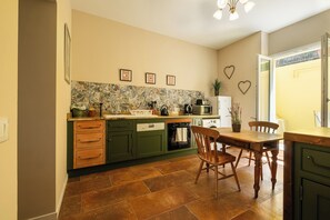 Private kitchen - Nadia's Cottage - One Bedroom Apartment, Sleeps 2 (Sulzano)