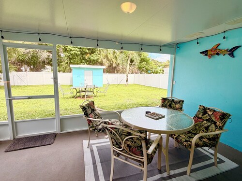 Coastal 3BR/2BA Home! Enjoy the beach and sun! Clean, cozy and comfy!