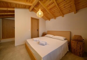 Room - Villa Natalia - Four Bedroom Villa, Sleeps 8 (Kato Garouna)