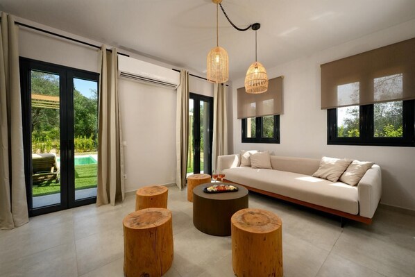Living area - Villa Natalia - Four Bedroom Villa, Sleeps 8 (Kato Garouna)