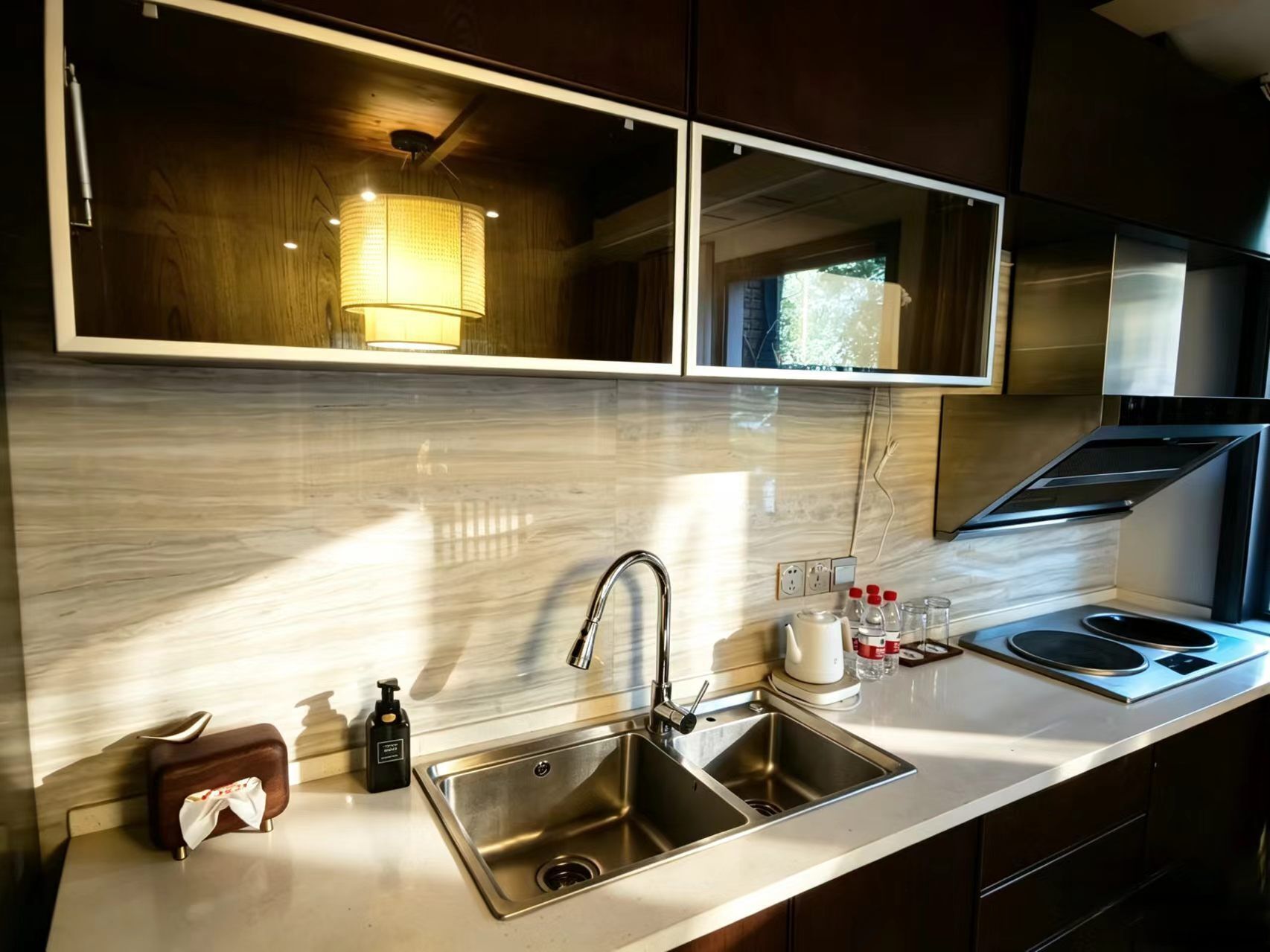 Superior Studio Suite, Courtyard View | Private kitchenette