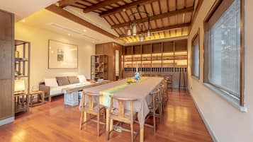 Suite Studio Familiale, vue jardin | Restauration