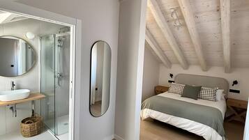 Tabla de planchar con plancha, wifi, ropa de cama