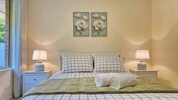 Iron/ironing board, WiFi, bed sheets