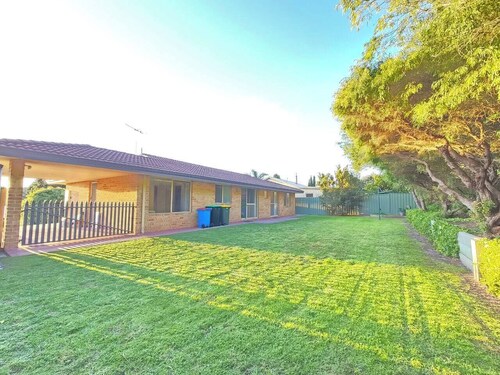Cozy and Elevated 4BR Home near Albany CBD & Beach