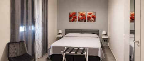 Habitación doble | Espacio para trabajar con un portátil y wifi gratis