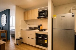 Private kitchen - ENZO Privé | The Alma 72 Executive Studio with Pool & City Views Condo (Bogotá)