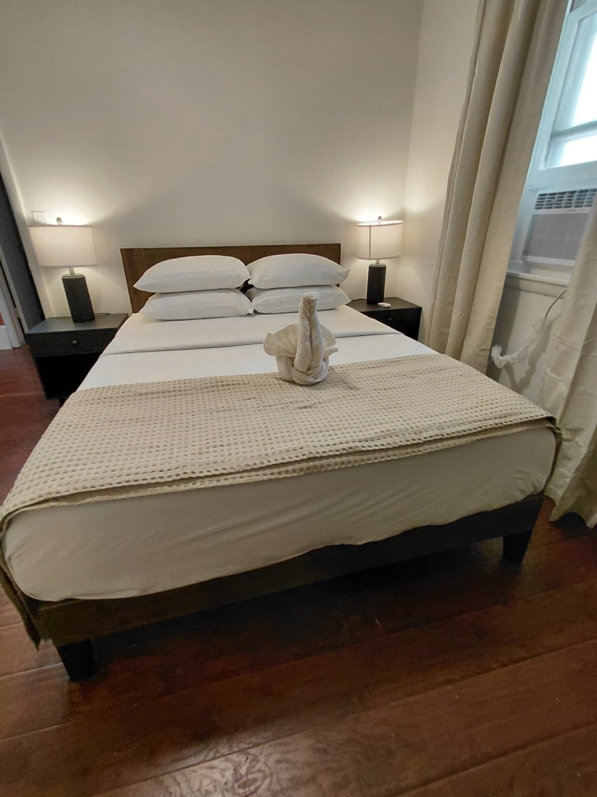 Iron/ironing board, WiFi, bed sheets