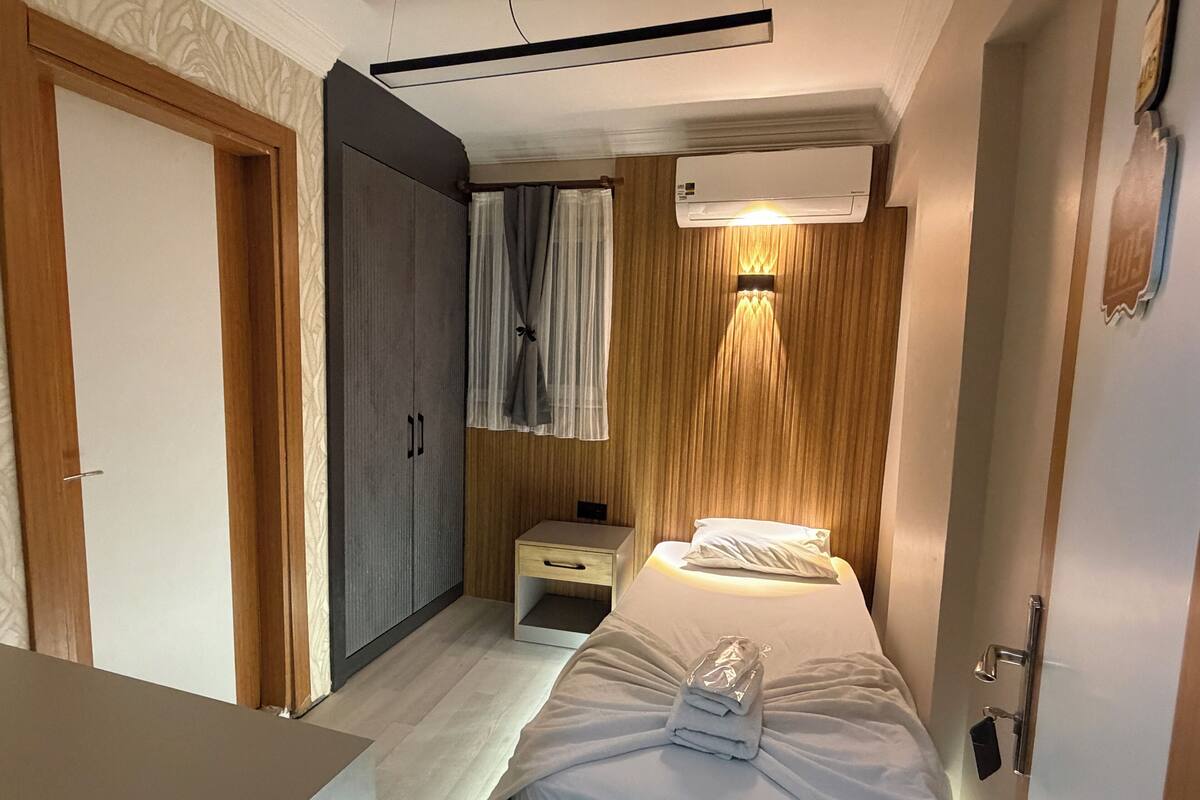 ห้องอีโคโนมีซิงเกิล, วิวภูเขา | ตู้นิรภัยในห้อ งพัก, โต๊ะทำงาน, Wi-Fi ฟรี