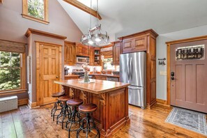 Private kitchen - *Coming Soon* Cozy Watts Bar Getaway for Families & Friends (Rhea County)