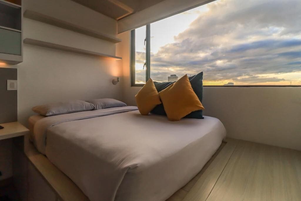 In-room safe, desk, WiFi (free)