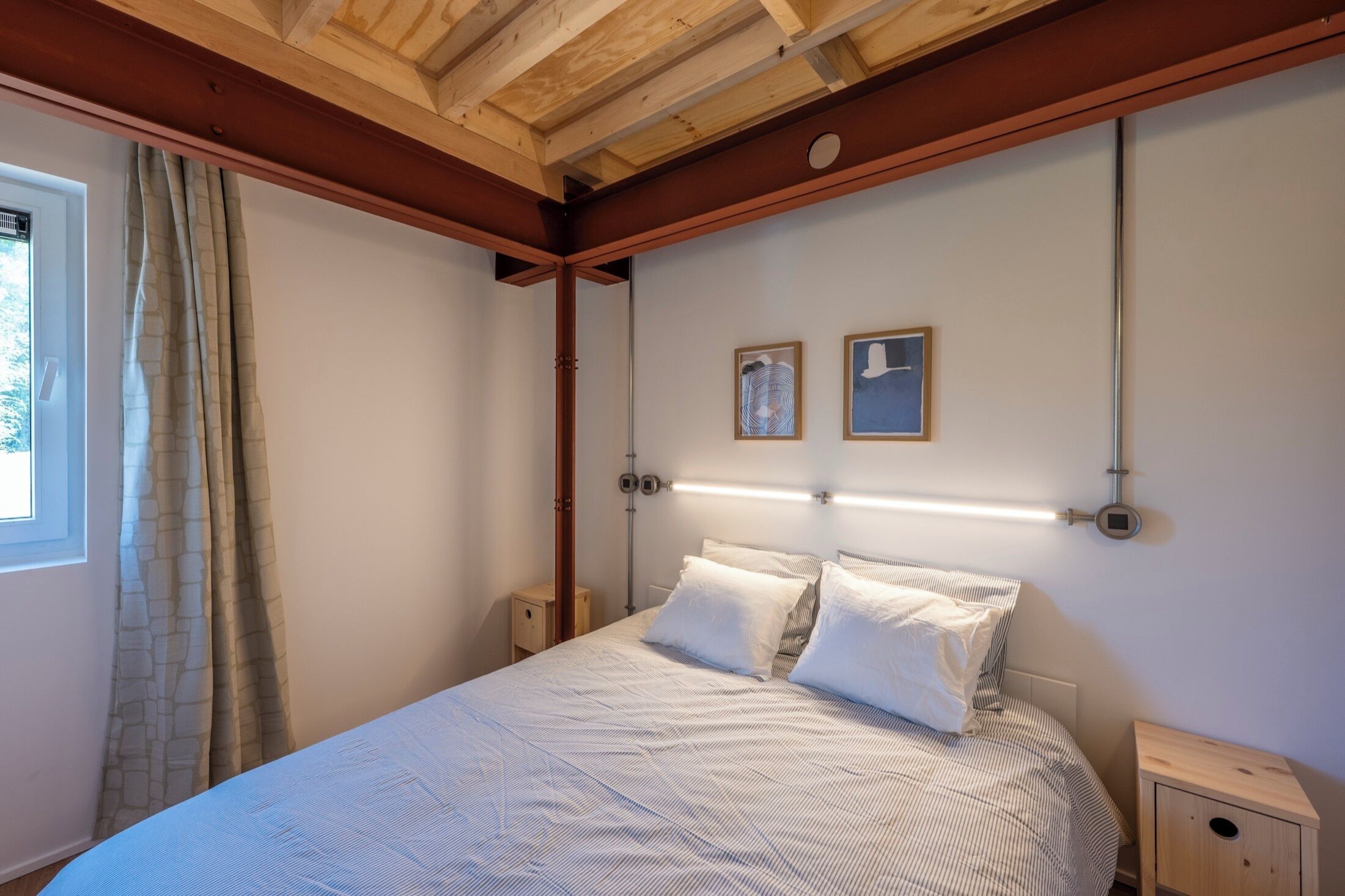 4 bedrooms, iron/ironing board, travel crib, WiFi (free)