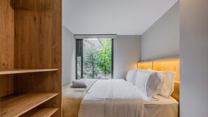A bedroom with a bed, a window, and wooden shelves. - NOK Spacious 3BR Apartment Near Zona T, Bogota (Bogotá)