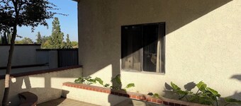 Peaceful Foothill Getaway Tennis & 40+ Fruit Trees