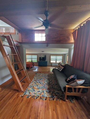 Secluded Eclectic Tiny Cabin