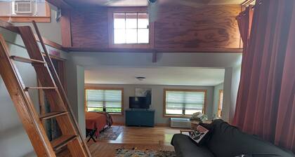 Secluded Eclectic Tiny Cabin