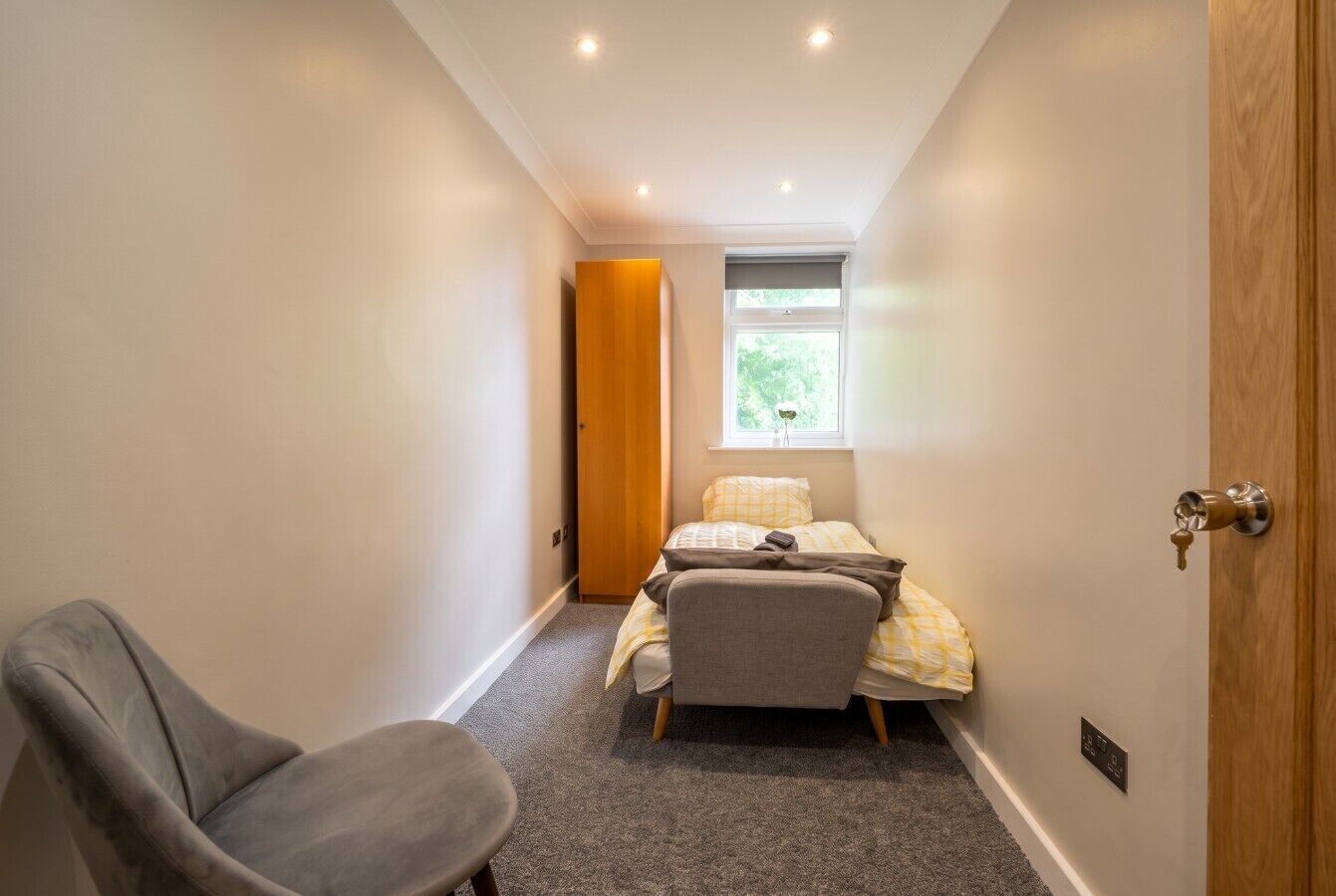 Desk, iron/ironing board, travel crib, WiFi