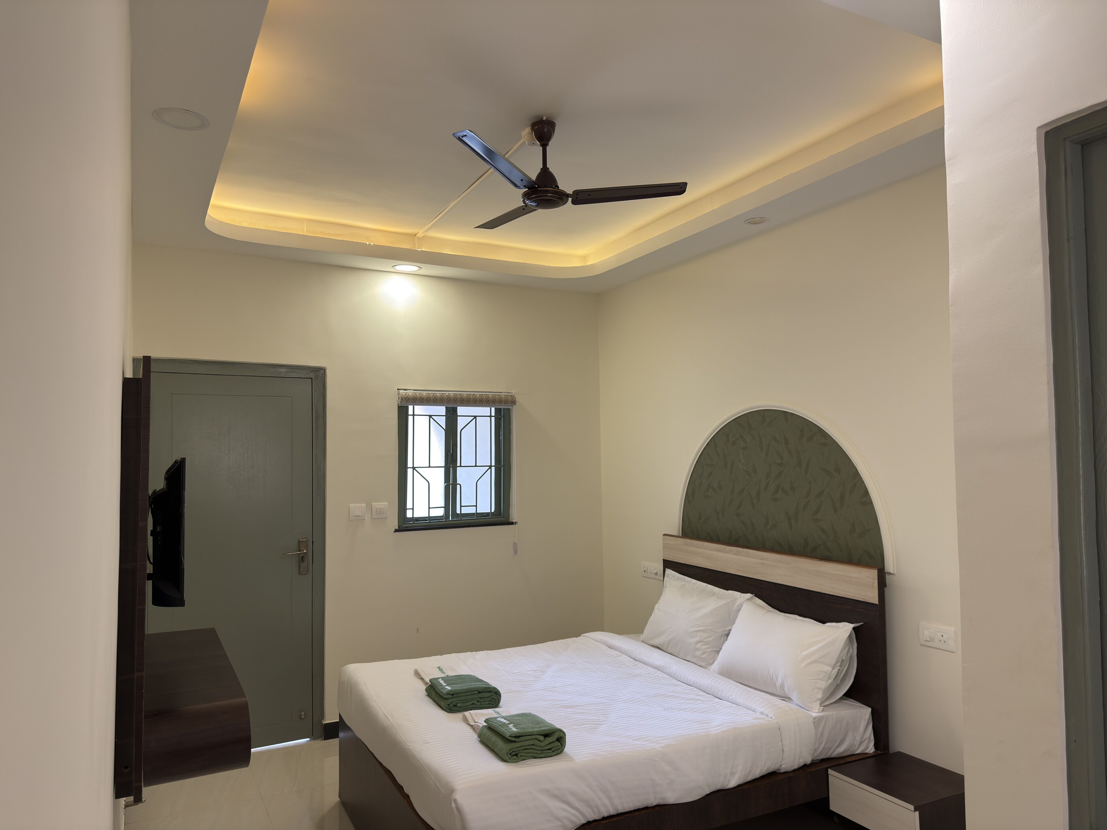 Standard Single Room, Garden View | Desk, laptop workspace, blackout drapes, soundproofing