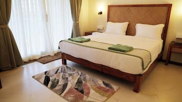 Casa de campo de lujo, vista al jardín | Escritorio, espacio para trabajar con laptop y cortinas blackout