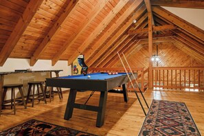 Unclassified image, 5 of 19, button - Cozy Gatlinburg Cabin, Sleeps 10 , Hot Tub , Game Loft (Gatlinburg)