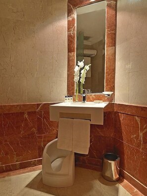 Bathroom - Elaf Al-maqam Hotel Makkah Ajyad (Makkah)