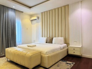 Room - Modern 4-Bedroom Apartment in Lekki 1 with Snooker, Fast Wi-Fi & 24/7 Power (Lekki)