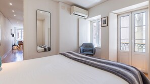 Room - Bright 1BR Flat in Bairro Alto by LovelyStay (Encarnação)