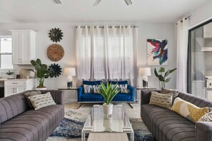 Living area - The Gathering Spot - Six Bedroom House, Sleeps 14 (Lake Buena Vista)