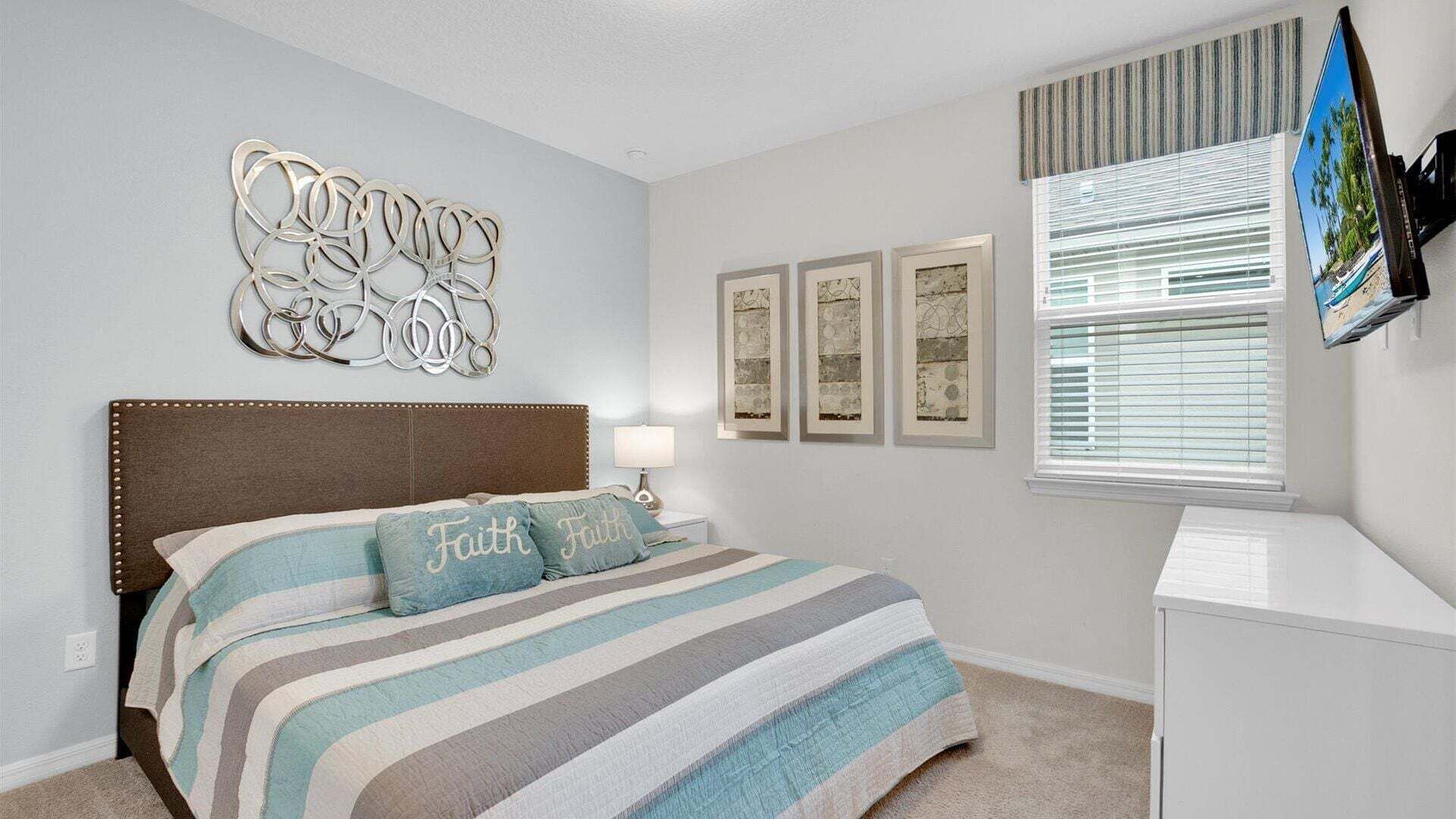 9 bedrooms, iron/ironing board, internet, bed sheets
