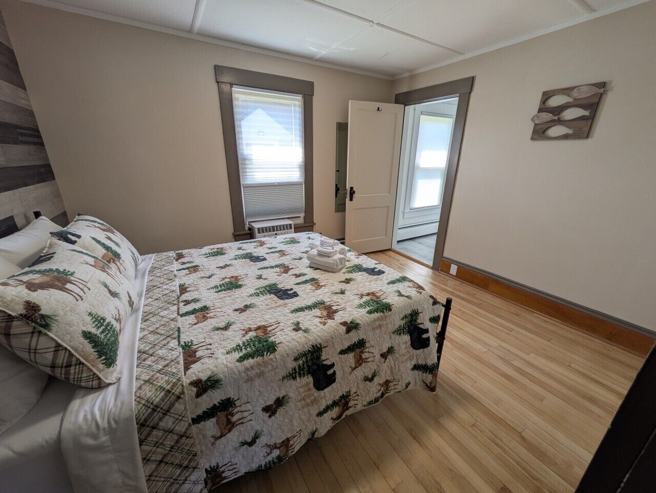 WiFi, bed sheets