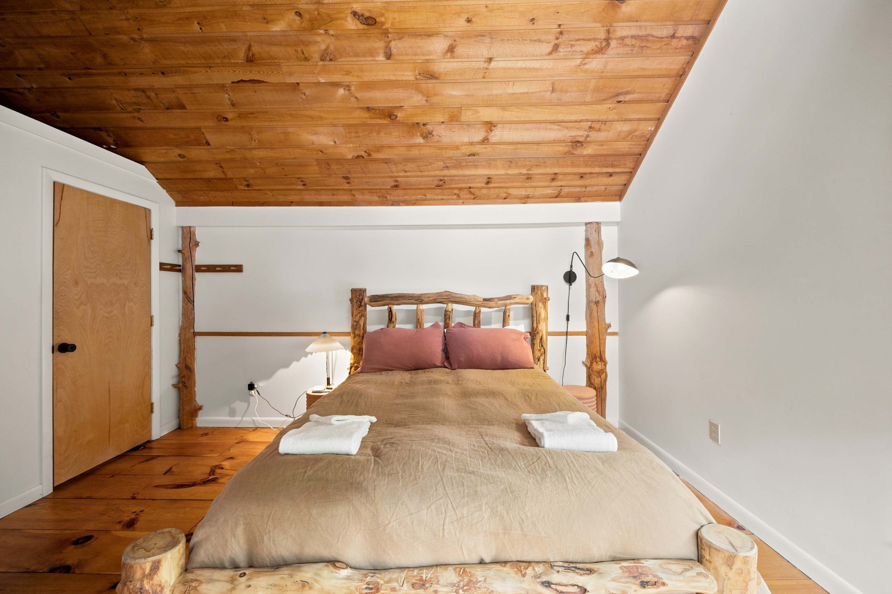 Travel crib, WiFi, bed sheets