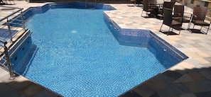 Outdoor pool - Grand Winston Hotel (Nakuru)
