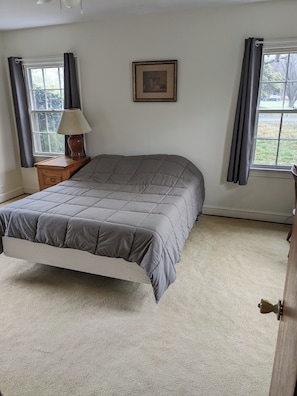 3 bedrooms, iron/ironing board, WiFi, bed sheets - Quiet, historic 3-bedroom farm home near Hartwell Lake Big Oaks boat launch. (Hartwell)