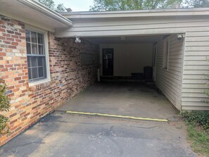 Exterior - Quiet, historic 3-bedroom farm home near Hartwell Lake Big Oaks boat launch. (Hartwell)