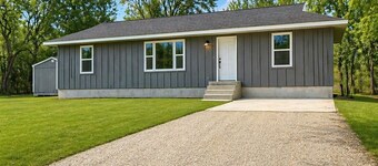     Luxury 2BR Retreat Near Turner Falls & Cross Bar