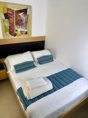 Luxury Double Room | Free WiFi - Living Montes  (Medellín)