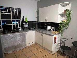 Unclassified image, 5 of 20, button - Stylish 1-bed Cottage,garden, Pool &secure Parking (Alberton)