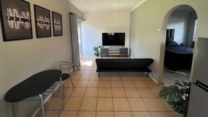 Interior - Stylish 1-bed Cottage,garden, Pool &secure Parking (Alberton)