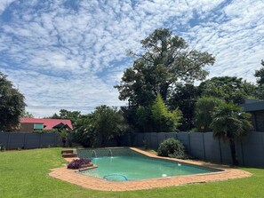Unclassified image, 2 of 20, button - Stylish 1-bed Cottage,garden, Pool &secure Parking (Alberton)