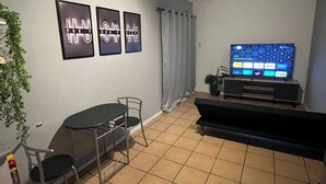 Interior - Stylish 1-bed Cottage,garden, Pool &secure Parking (Alberton)